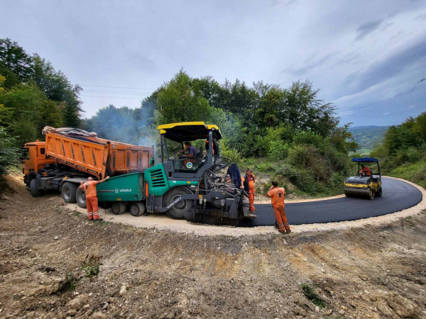 Асфалтирање локалних путева